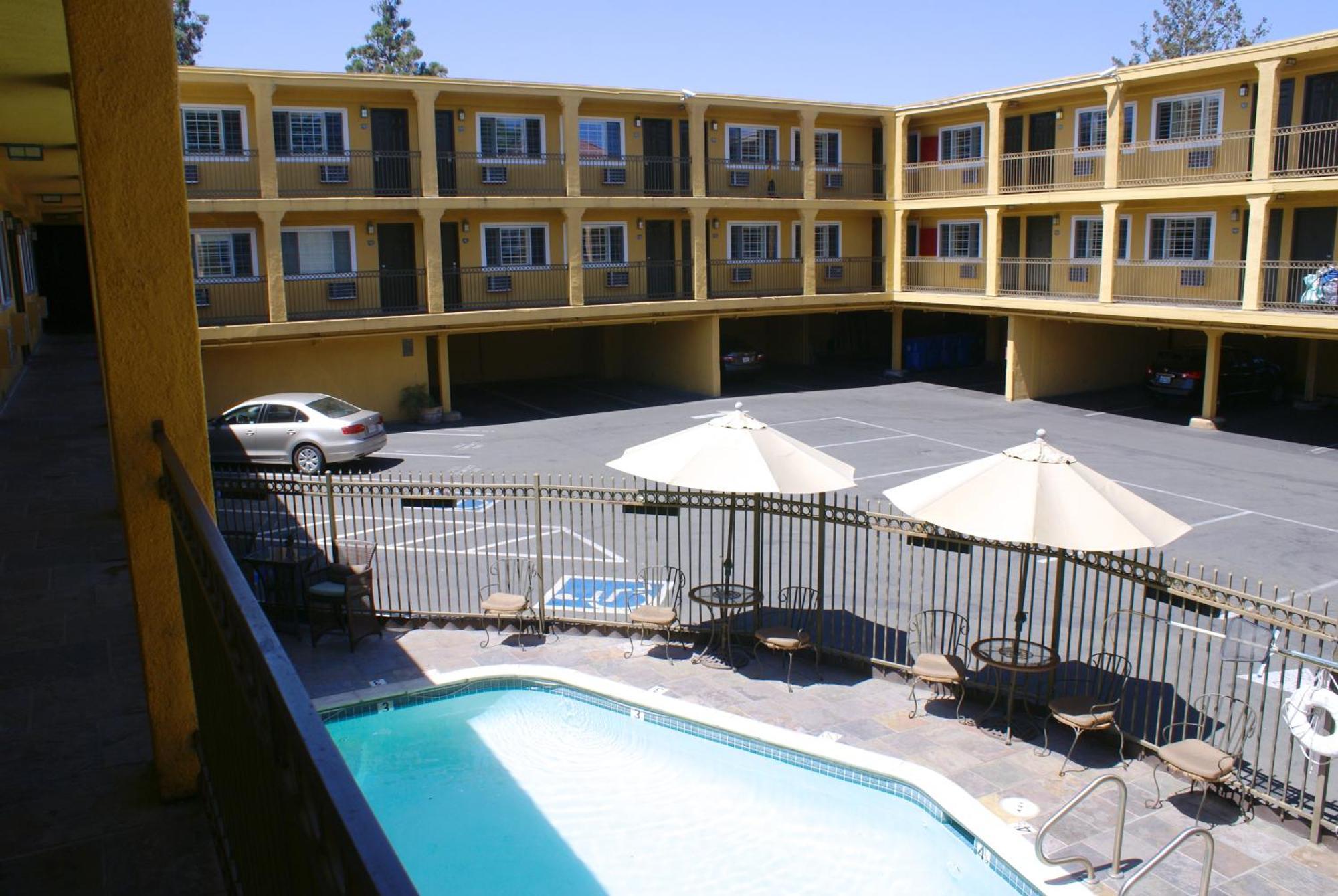Napa Valley Hotel & Suites Exterior photo